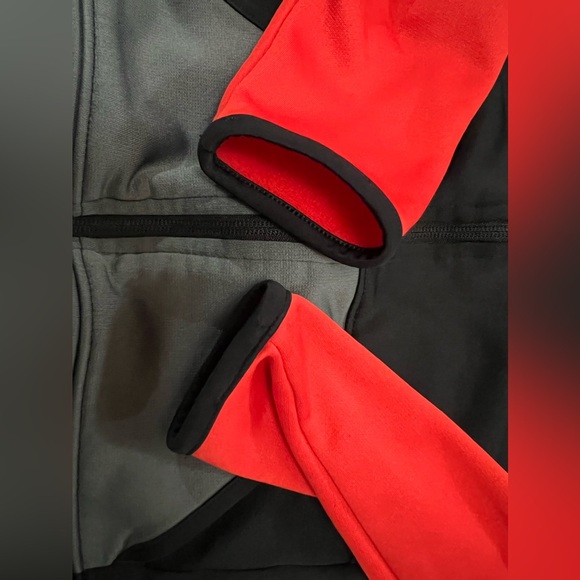 Under Armour hoodie size 3T - Picture 4 of 4